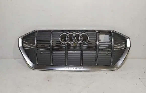 Audi e-tron Front bumper upper radiator grill