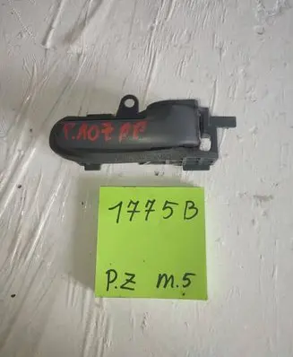 Peugeot 107 Front door interior handle 7930