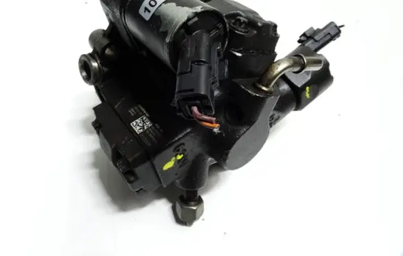 Volvo S40 Fuel injection high pressure pump 9685705080 A2C27100268 5WS40380