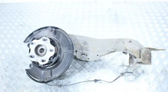 Nissan Juke I F15 Rear wheel hub spindle/knuckle 