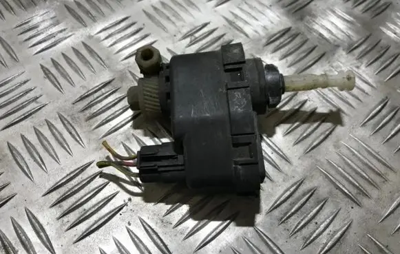 Hyundai Lantra II Headlight level adjustment motor 0307851339