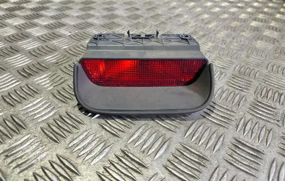 Honda CR-V Third/center stoplight P6939