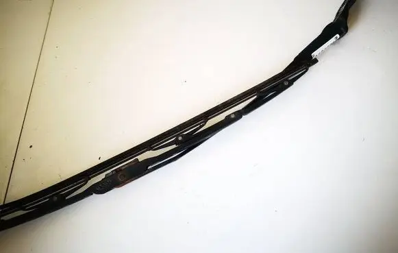 Front wiper blade arm