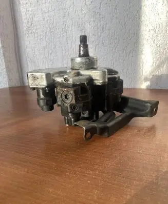 Audi A8 S8 D3 4E Fuel injection high pressure pump 0445010090 E326