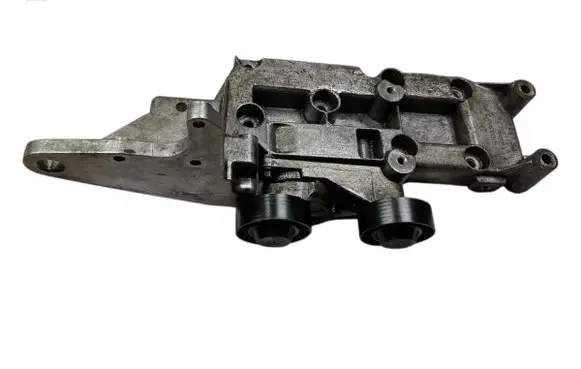Engine mounting bracket