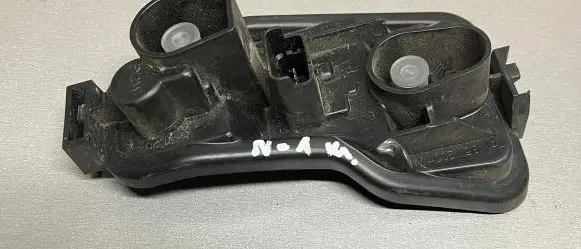 Nissan Qashqai Tail light bulb cover holder 89503174