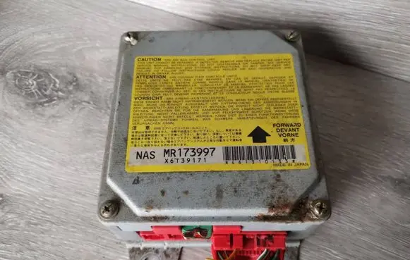 Mitsubishi Mirage V CJO Airbag control unit/module MR173997 X6T39177