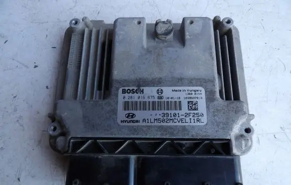 Hyundai ix35 Engine control unit/module 391012F250 1039S37919 0281016675