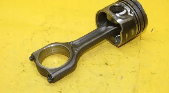 Ford Focus Piston with connecting rod