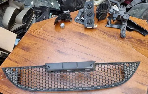 Seat Leon (1P) Front grill 1P0853667 14884SG4 1911
