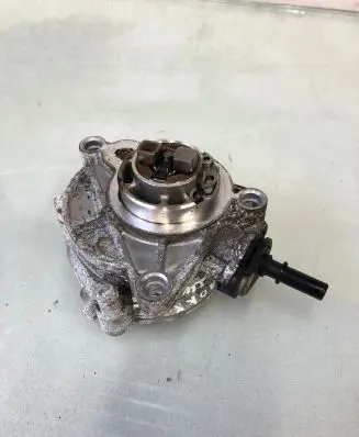 Opel Mokka B Vacuum pump 9812133880