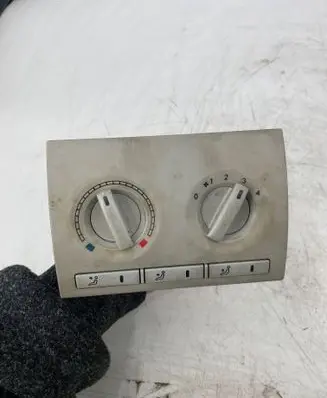 Volkswagen Transporter - Caravelle T5 Climate control unit 7H5919158 6140072 9090K25