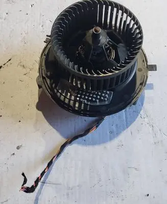Volkswagen Golf VII Heater fan/blower 5Q1819021B