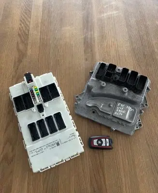 BMW 3 F30 F35 F31 Engine control unit/module 8626762 0261S10203 9324782
