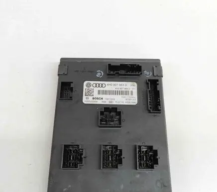 Volkswagen Touareg II Central body control module F005V00804 4H0907063D