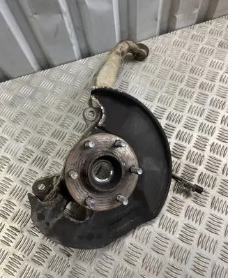 Nissan Navara D23 Front wheel hub 