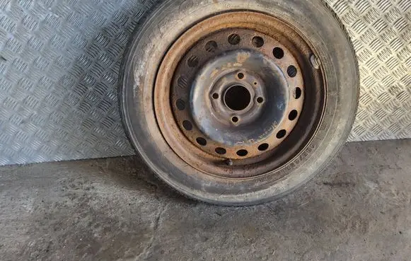 Nissan Almera N16 R15 steel rim