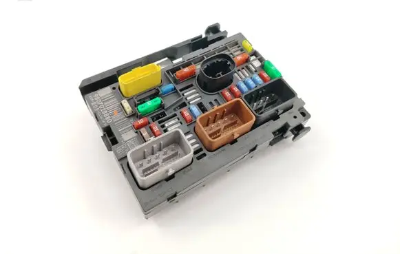 Citroen Berlingo Fuse module 9807028880