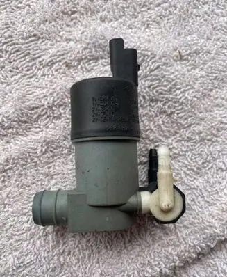 Nissan Qashqai Windscreen/windshield washer pump 28920BU010