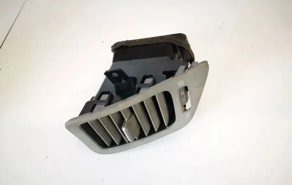 Nissan Primera Dash center air vent grill 68760av601 68760av600