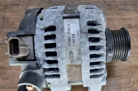 Ford Kuga I Generator/alternator 1748630