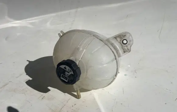 KIA Sportage Coolant expansion tank/reservoir 25431D3500
