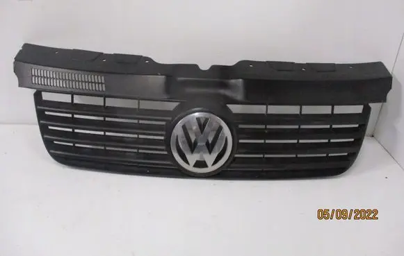 Volkswagen Transporter - Caravelle T1 Front bumper upper radiator grill 7H0807101