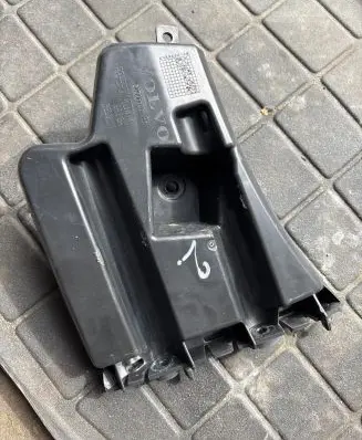 Volvo S60 Front bumper mounting bracket 30796626