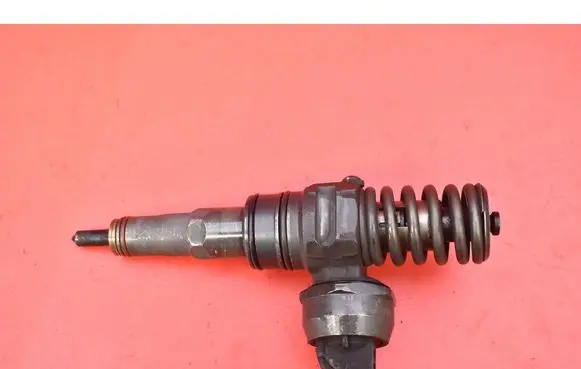 Volkswagen PASSAT B5.5 Fuel injector 0414720037