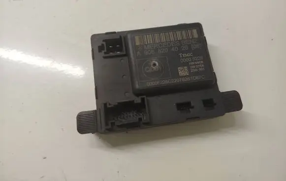 Mercedes-Benz Sprinter W906 Door control unit/module A9068204026