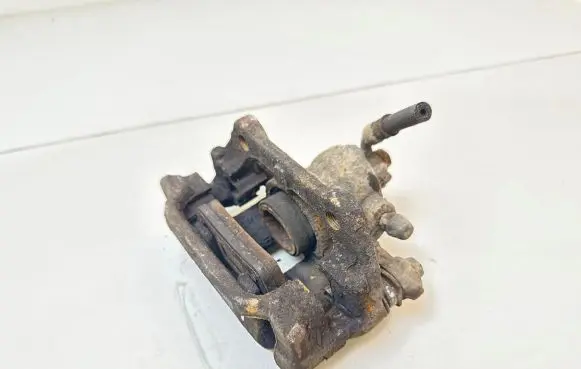 Honda CR-V Rear brake caliper Y04282
