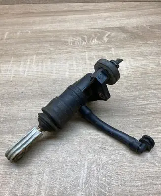 Volkswagen PASSAT B5 Clutch master cylinder 8E1721401