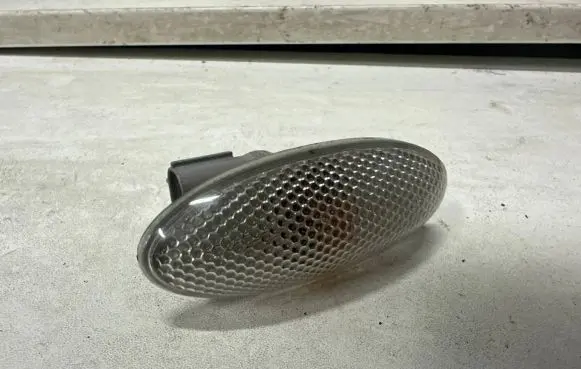 Toyota RAV 4 (XA30) Front fender indicator light 817300D030