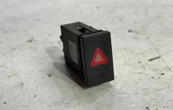 Volkswagen PASSAT B5.5 Hazard light switch 3B0953235E
