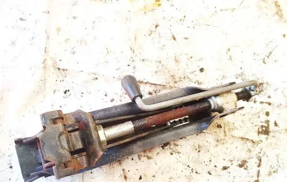 Skoda Octavia Mk2 (1Z) Lift Jack 1k0011031g