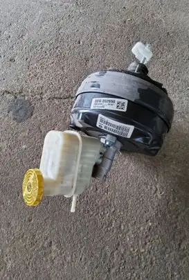Chrysler 200 Master brake cylinder 04779924AD