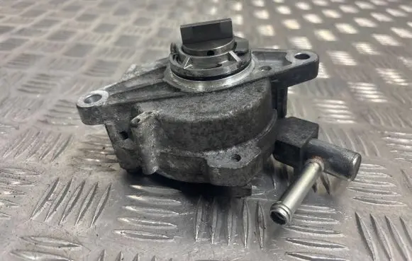 Peugeot 4008 Vacuum pump
