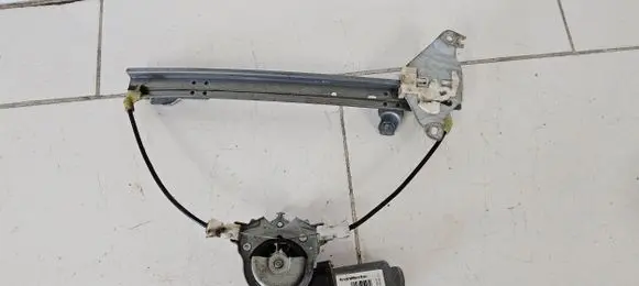 Nissan Qashqai Rear door window regulator with motor 402190A