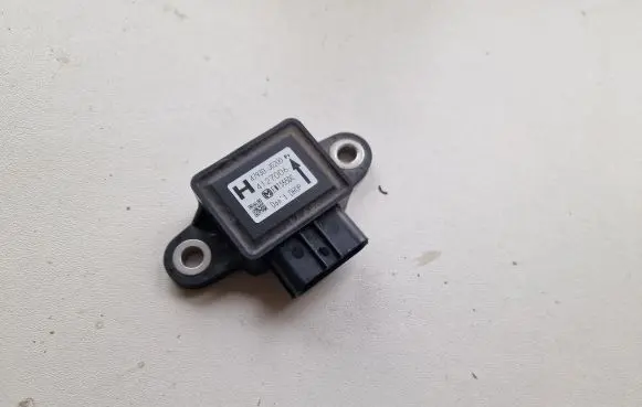 Nissan X-Trail T32 ESP acceleration yaw rate sensor 47930JG200