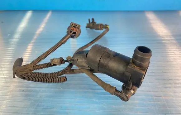 Ford Mondeo MK IV Windscreen/windshield washer pump PA6GB25