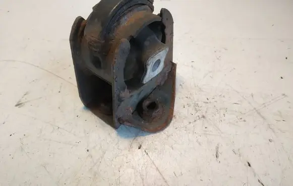 Toyota Avensis T250 Engine mount bracket