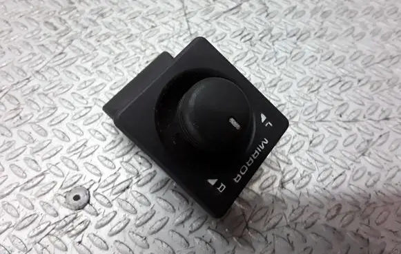 Land Rover Freelander Wing mirror switch AMR2498