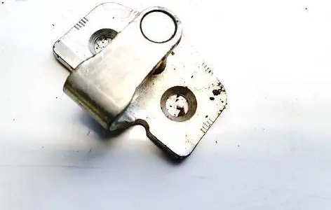 Opel Astra H Rear door lock loop/hook striker 6608