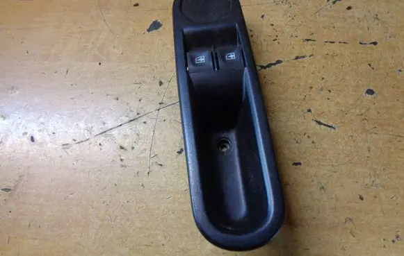 Renault Twingo III Electric window control switch 56072930 809600758R