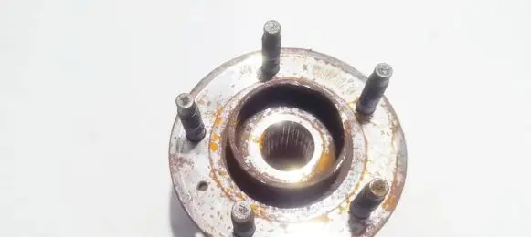 Opel Astra J Front wheel hub 13583479