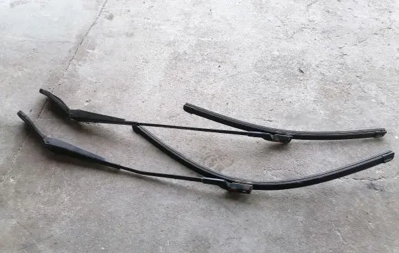 Volvo XC60 Windshield/front glass wiper blade 30753525 30753526