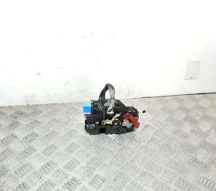 Volkswagen Jetta V Rear door lock 7L0839016