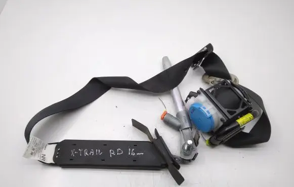 Nissan X-Trail T32 Front seatbelt