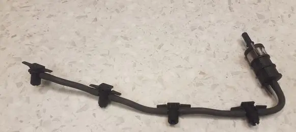 Nissan Qashqai Fuel injector supply line/pipe 