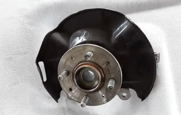 Front wheel hub